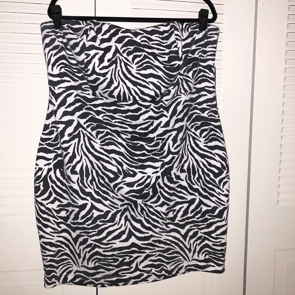 Strapless Zebra print dress Forever 21